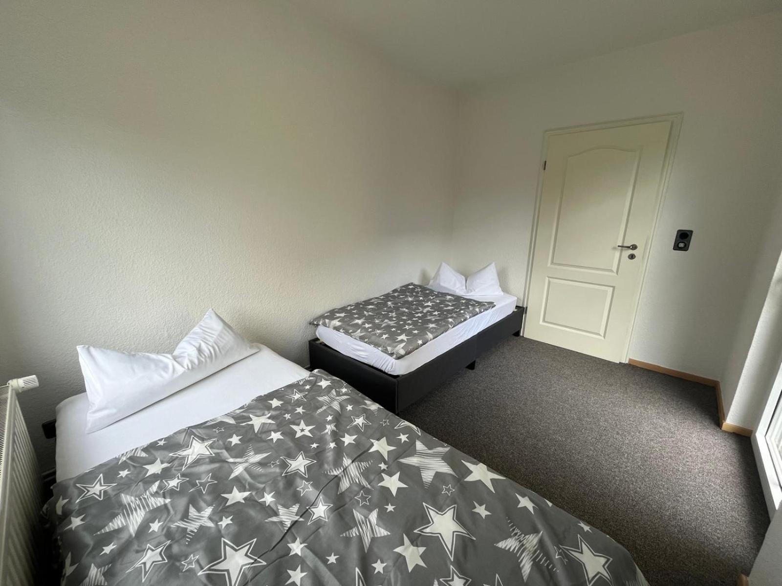 Frundsberg 24-ferienhaus, Zentral Im Herzen Berlins, Pkw-stellplatz Und W-lan Kostenlos Vakantiehuis
