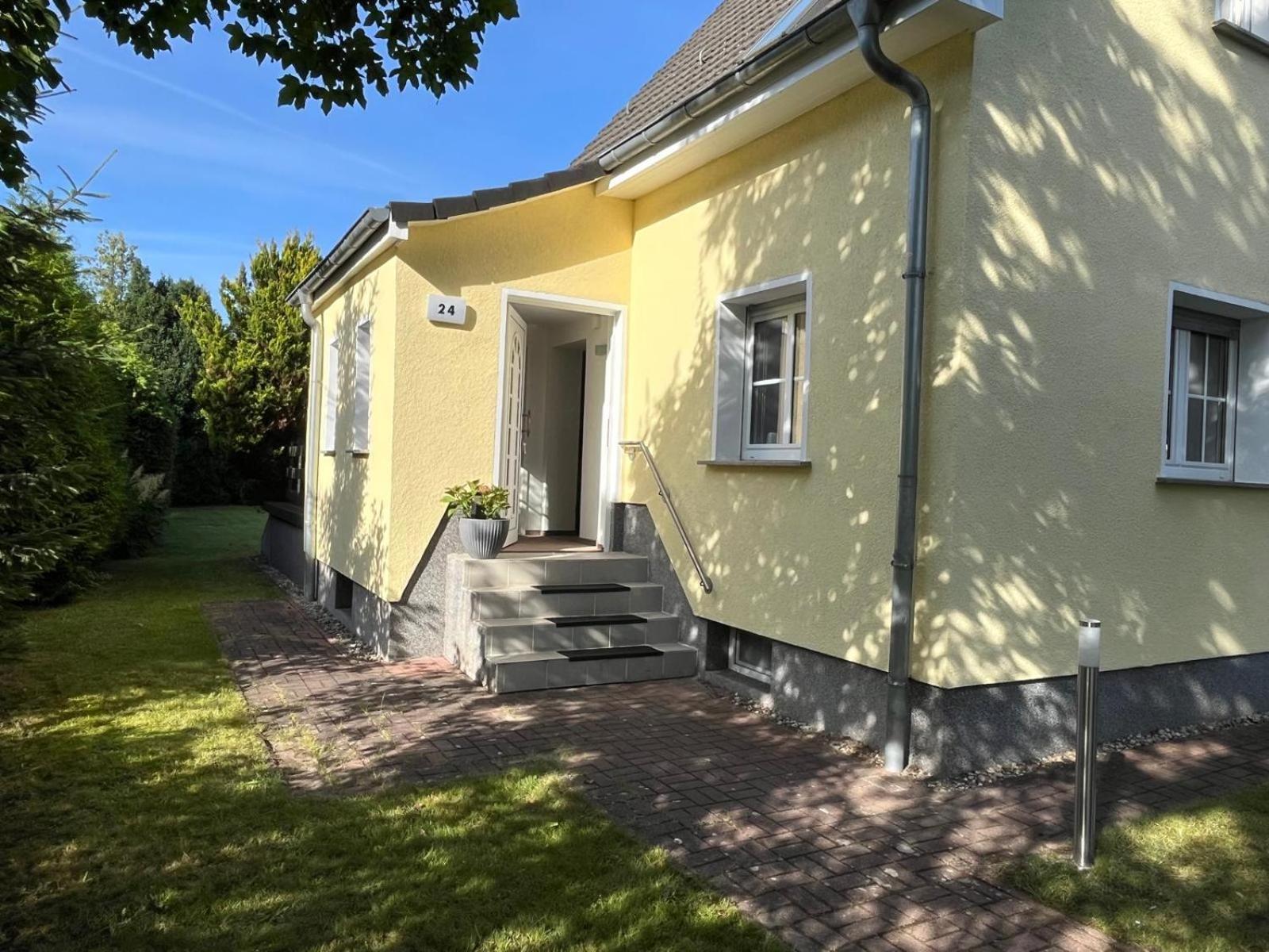 Frundsberg 24-ferienhaus, Zentral Im Herzen Berlins, Pkw-stellplatz Und W-lan Kostenlos Vakantiehuis Berlijn